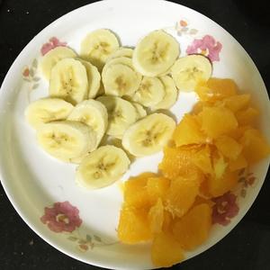 香蕉橙子奶昔的做法 步骤2