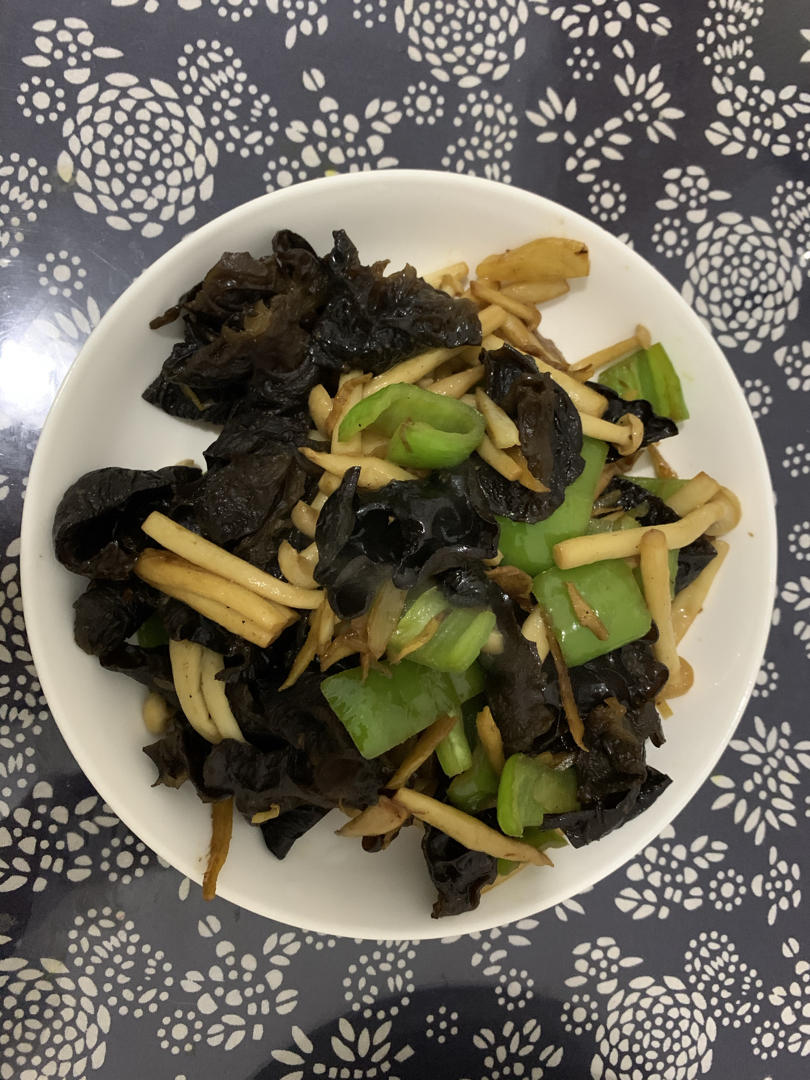 海鲜菇炒木耳
