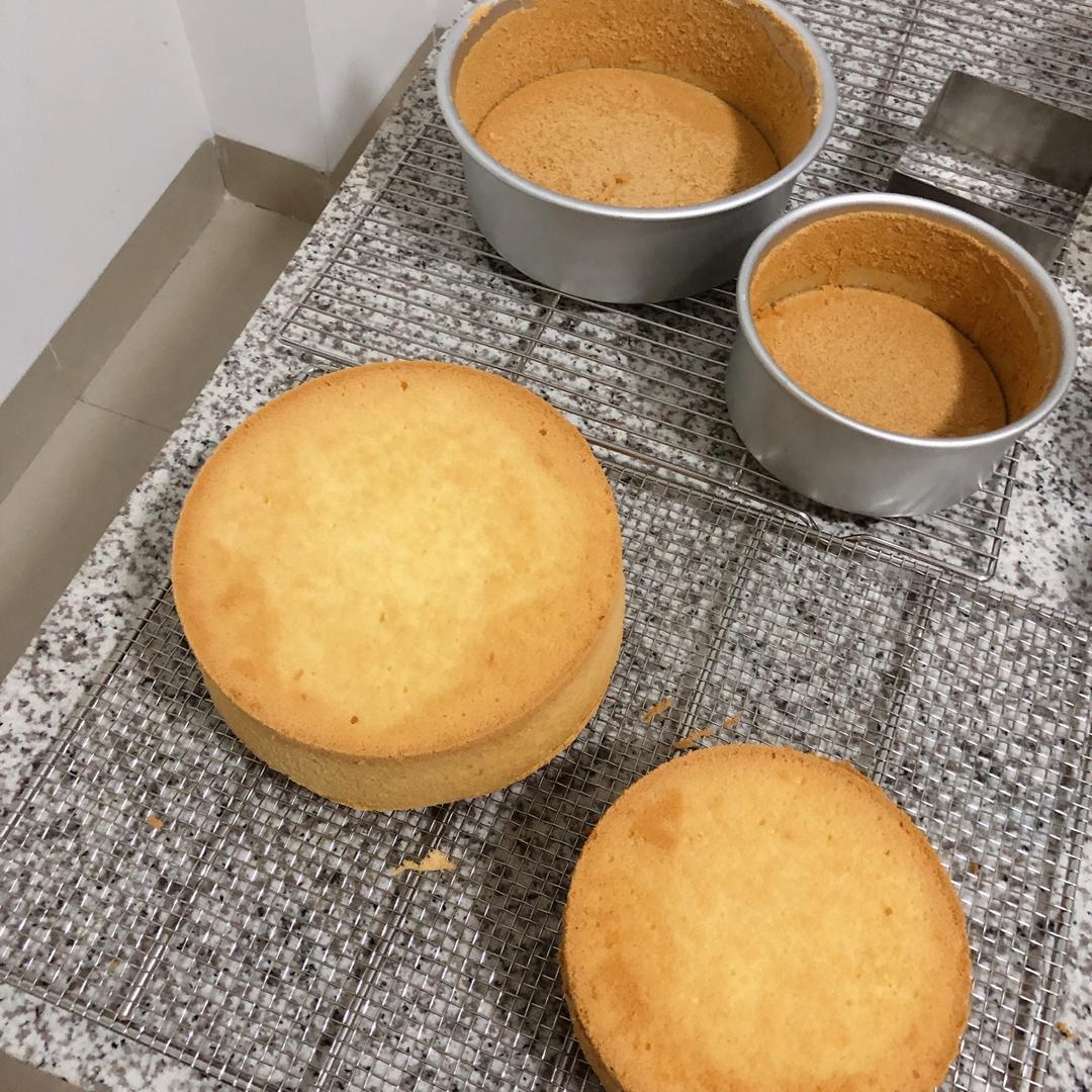 戚风蛋糕胚（方子是两个4寸加高或者一个普通6寸）