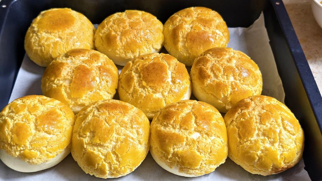 好吃到极致经典脆皮菠萝包