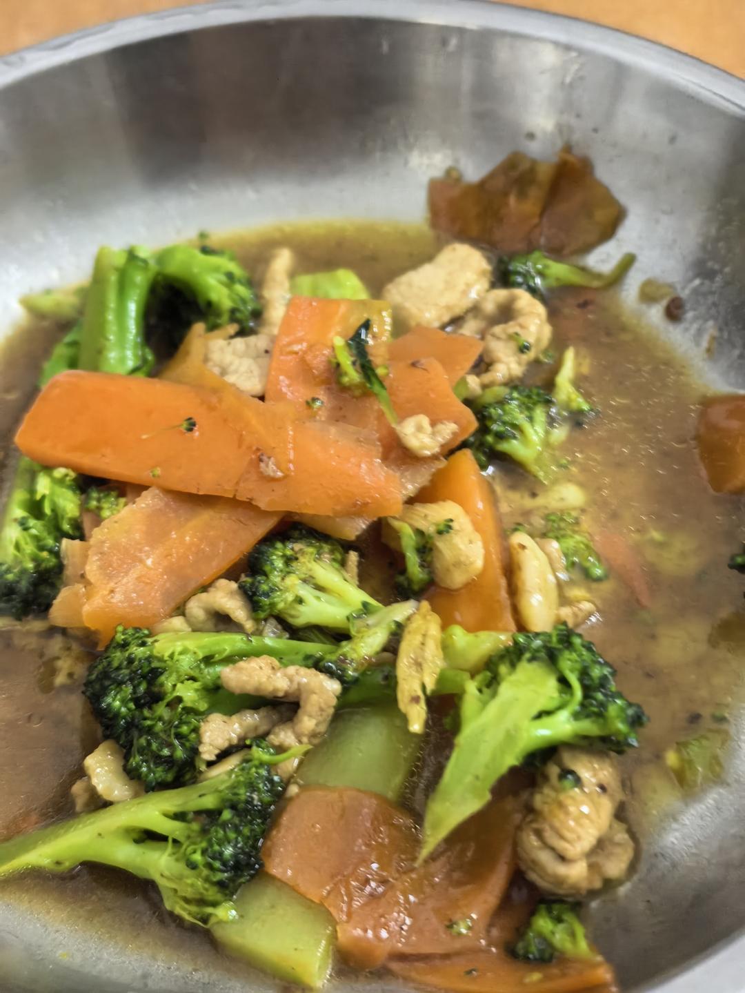 西兰花胡萝卜炒肉