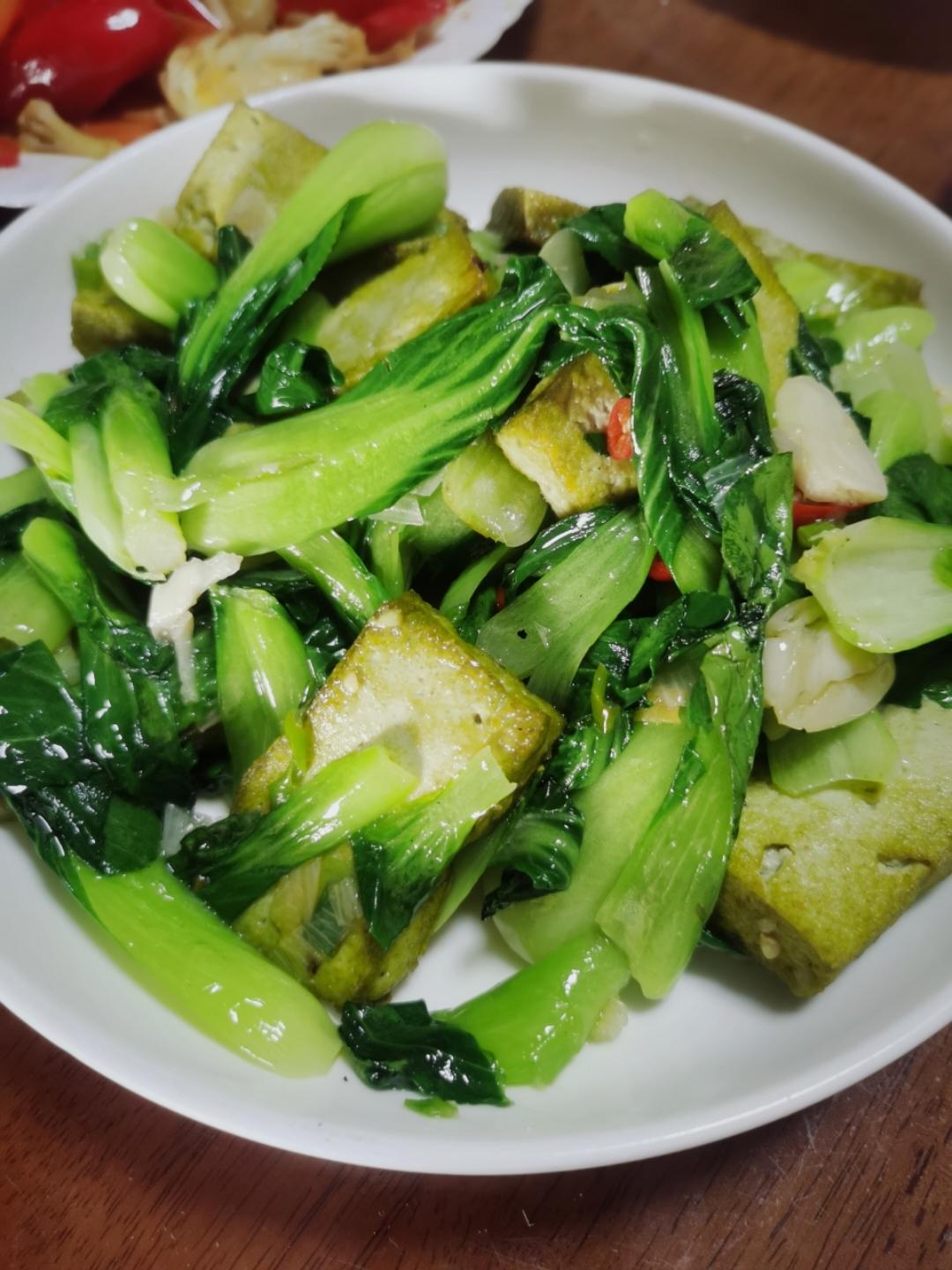 家香味：小炒豆腐青菜