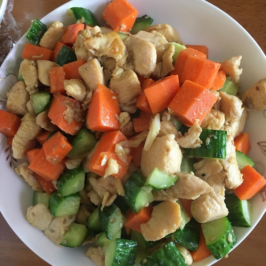胡萝卜黄瓜鸡胸肉