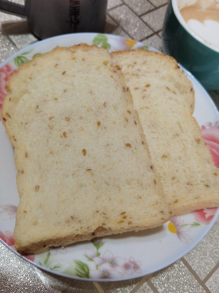 黄金亚麻籽吐司｜吐司长个小经验