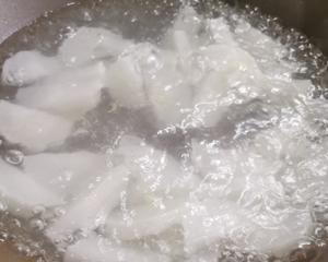 过冬必备-牛肉白萝卜红薯粉汤的做法 步骤3