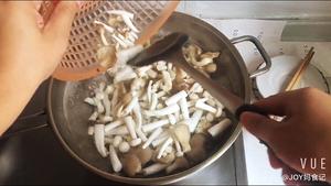 【JOY妈食记】—蚝油大葱双菇的做法 步骤4