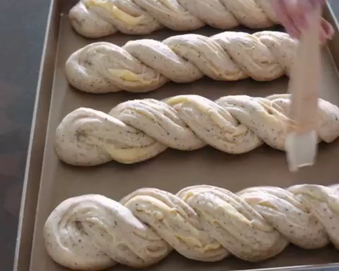 红茶奶酥面包的做法 步骤9