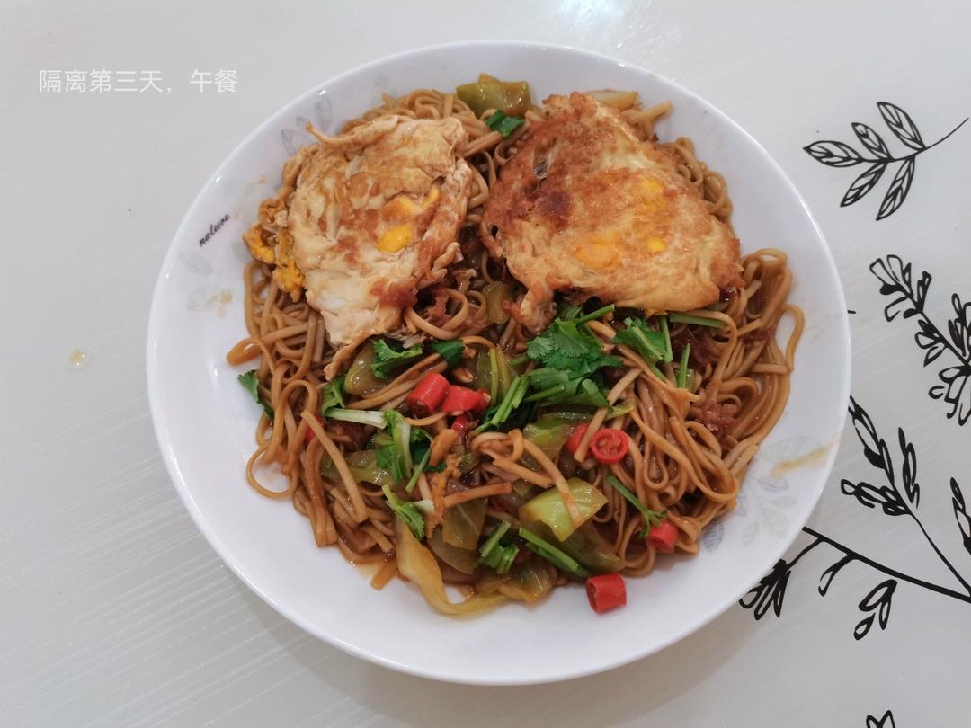十分钟搞定！！酱汁浓郁好吃的荷包蛋焖面