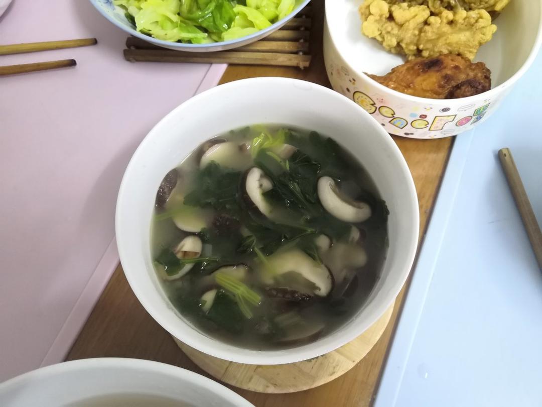 香菇芹菜叶汤
