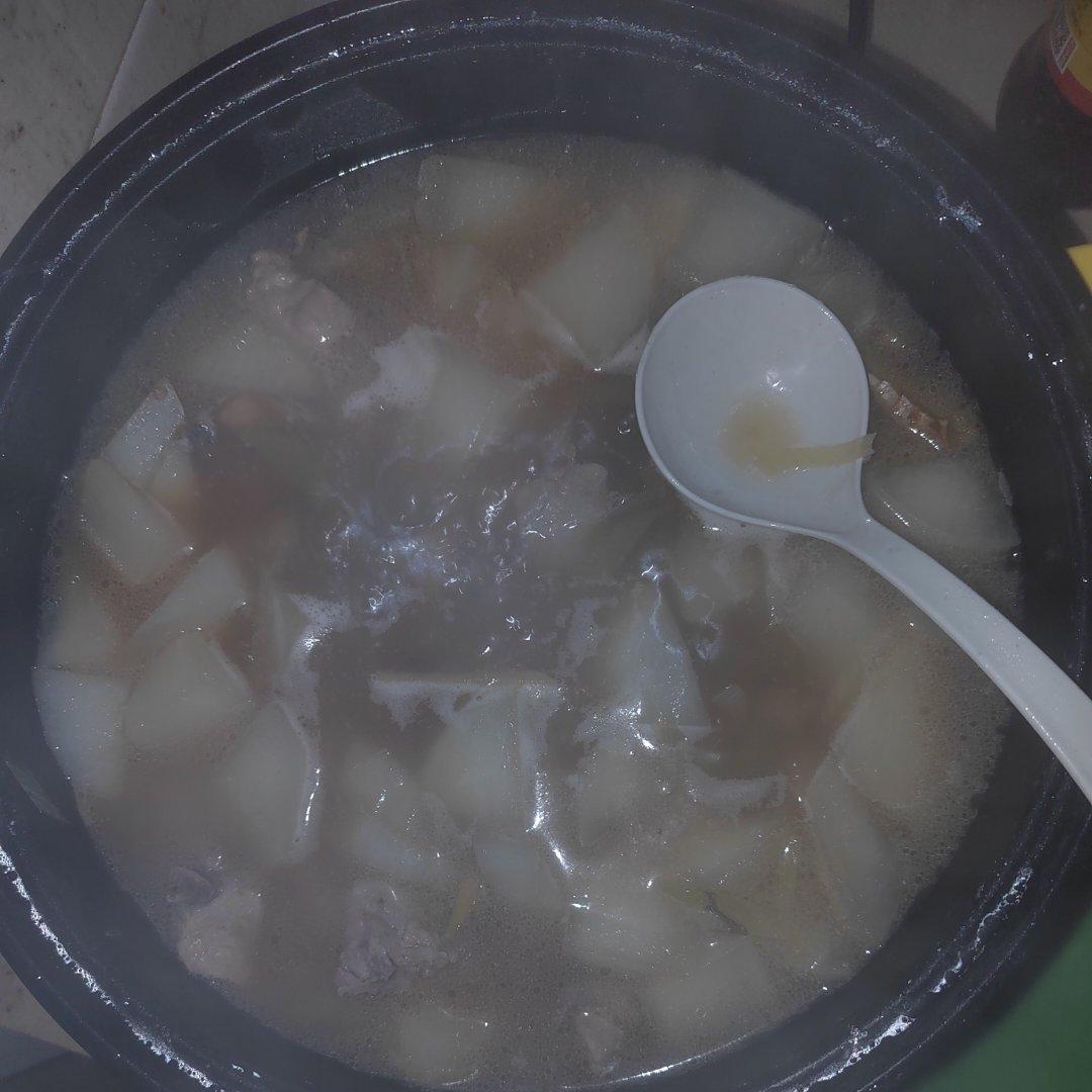 滋阴润肺—萝卜排骨汤