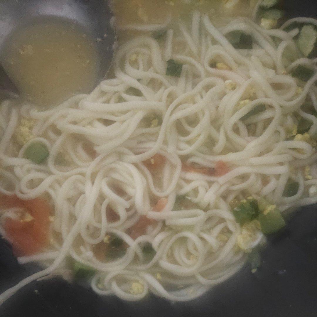 西红柿黄瓜鸡蛋青菜肉沫面