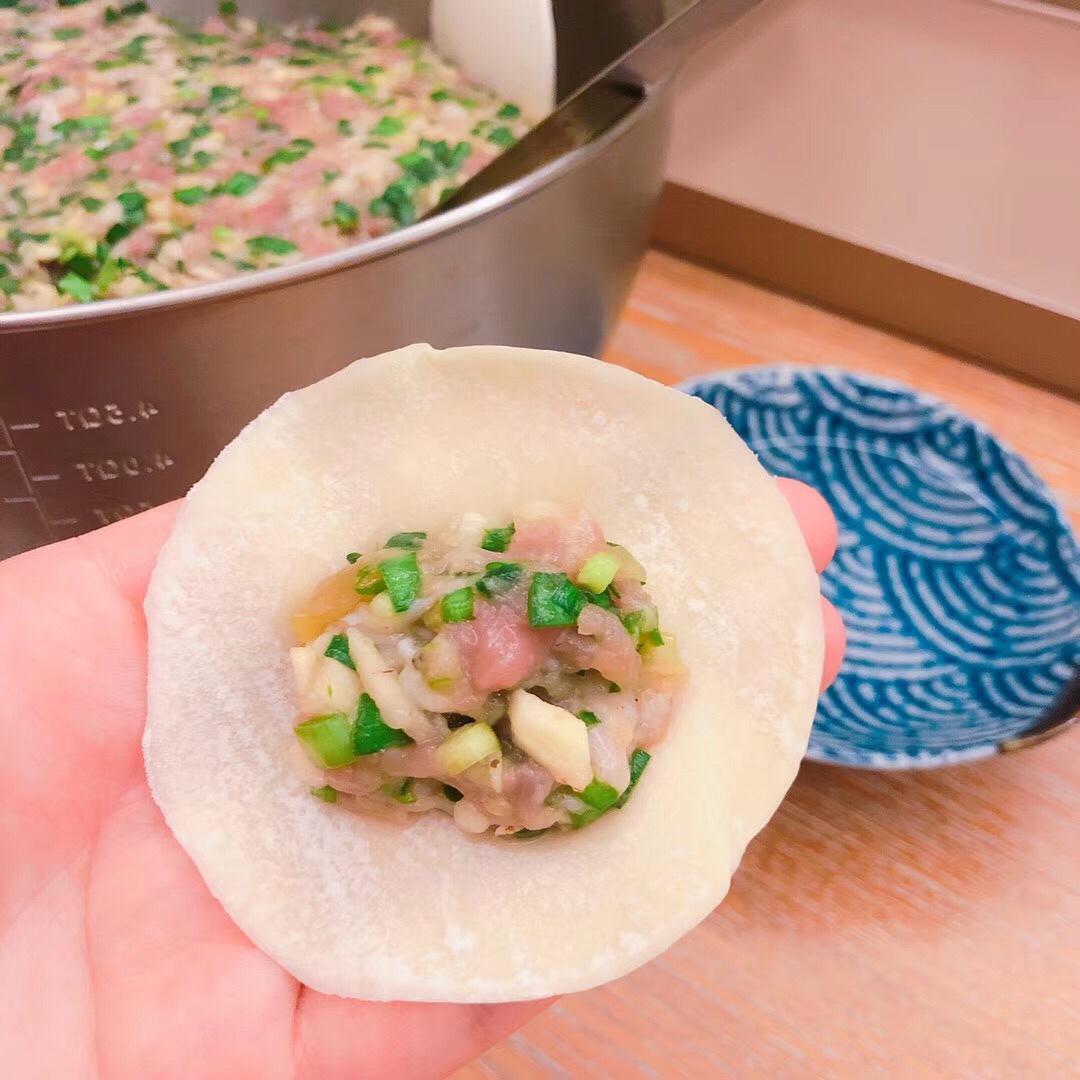 猪肉香菇韭菜马蹄馅饺子（初学者一次成功）的做法 步骤3