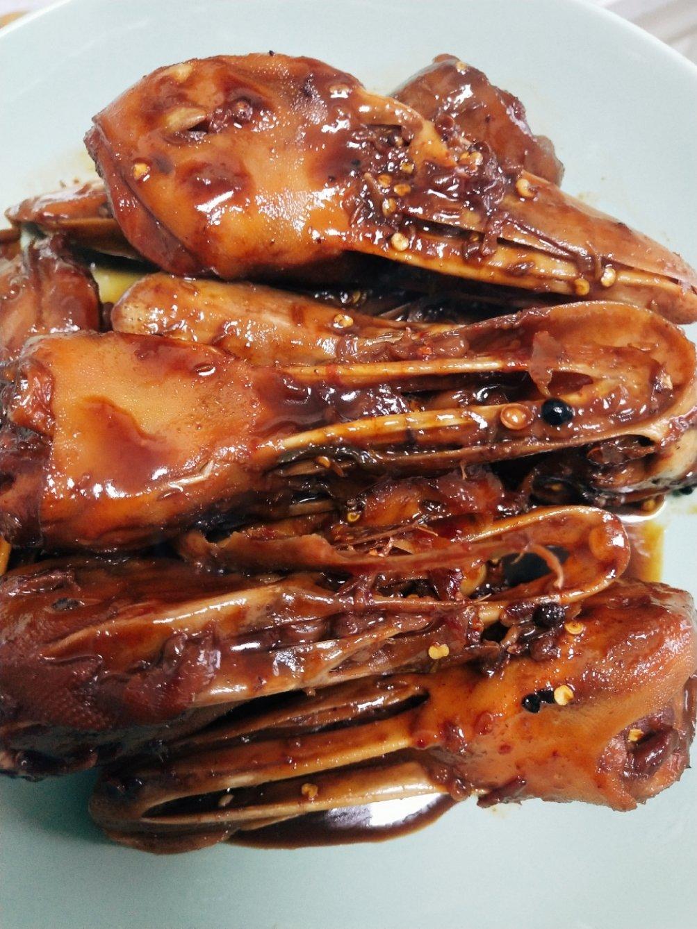 小白和小花84做的卤鸭头