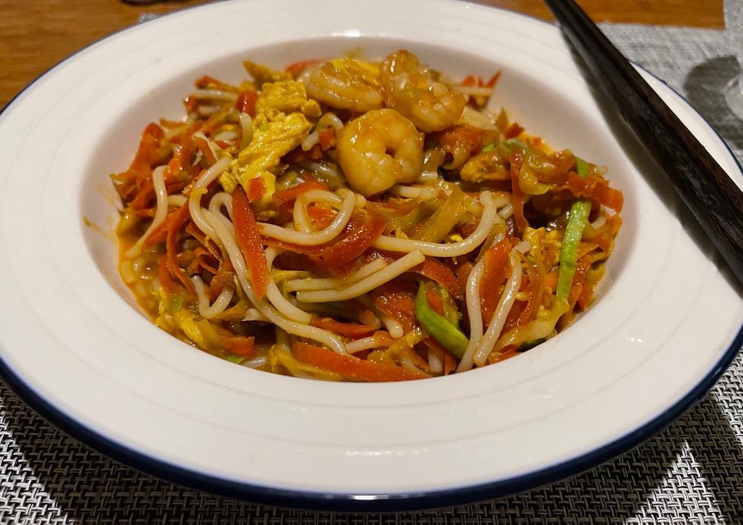 鸡蛋虾仁炒米粉