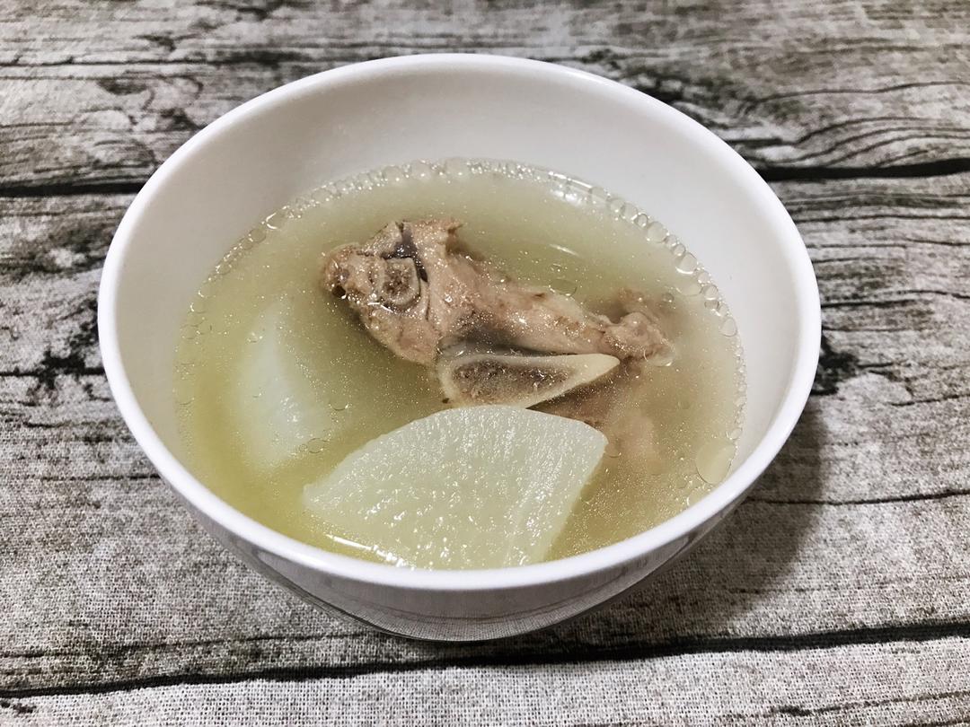 最单纯的大骨头汤