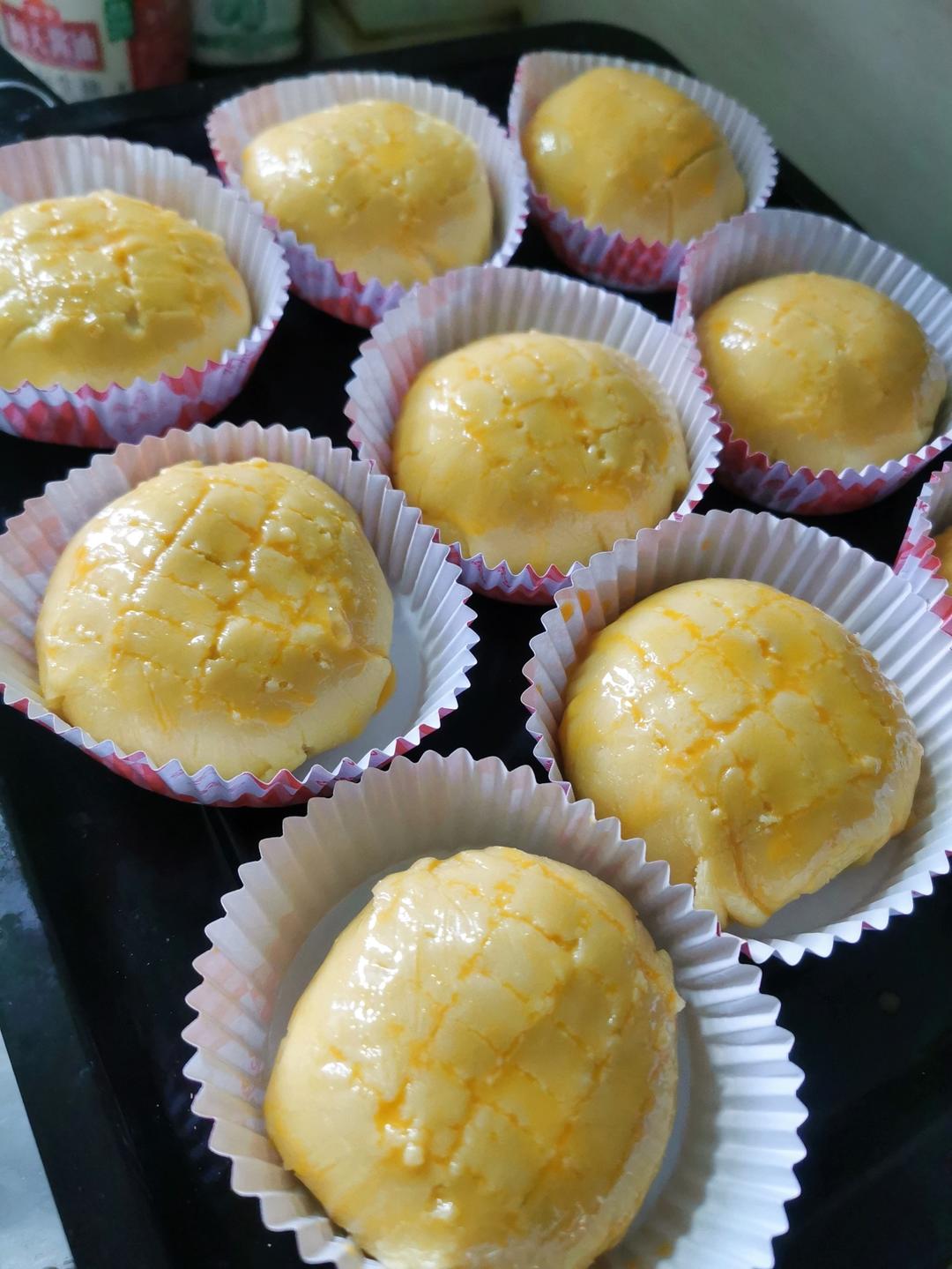 好吃到炸裂的港式菠萝包（附带制作酥皮的小视频）
