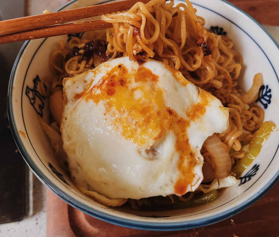 路边摊风味炒方便面