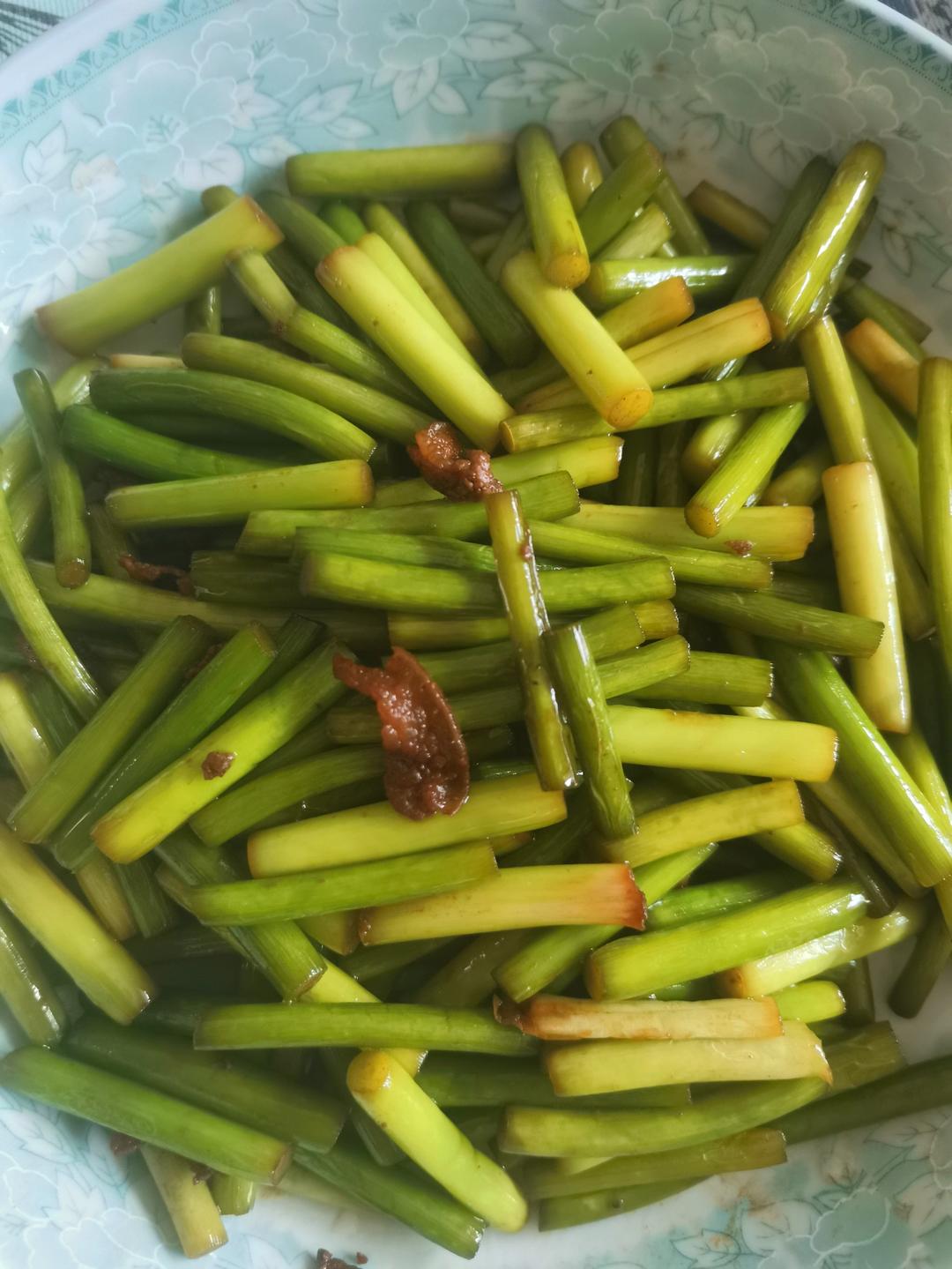 简单易做的下饭菜－蒜苔炒肉