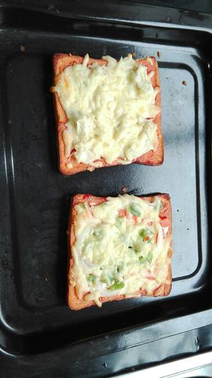 蛋奶面包片蔬菜披萨，榴莲披萨的做法 步骤6