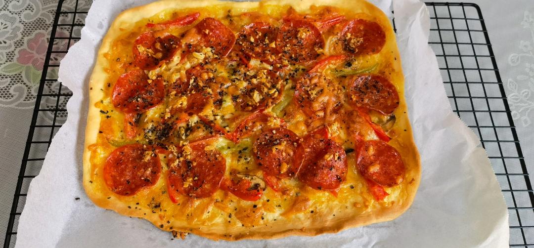 番茄芝士薄底披萨