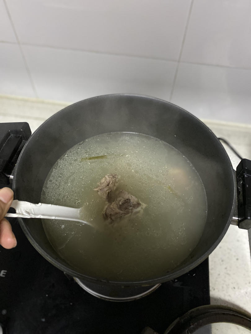 玉米胡萝卜猪骨汤--健脾祛湿