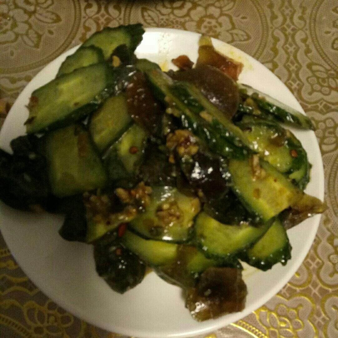 松花蛋拌黄瓜