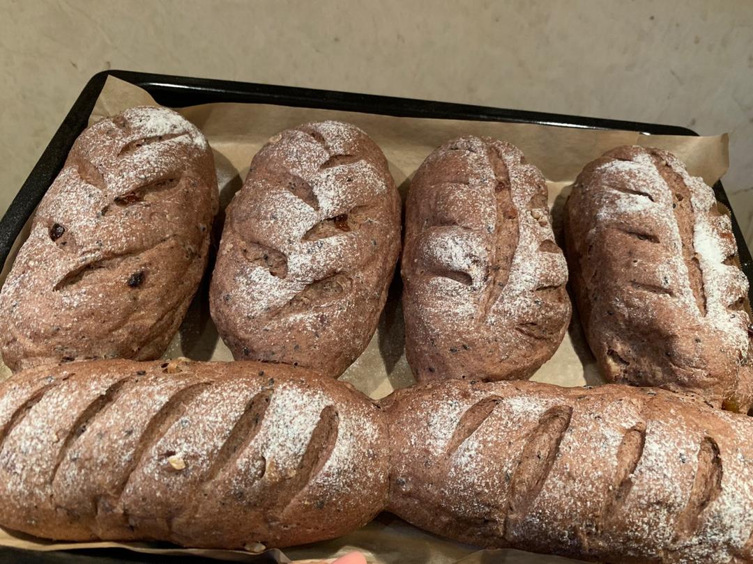 全麦葡萄干面包