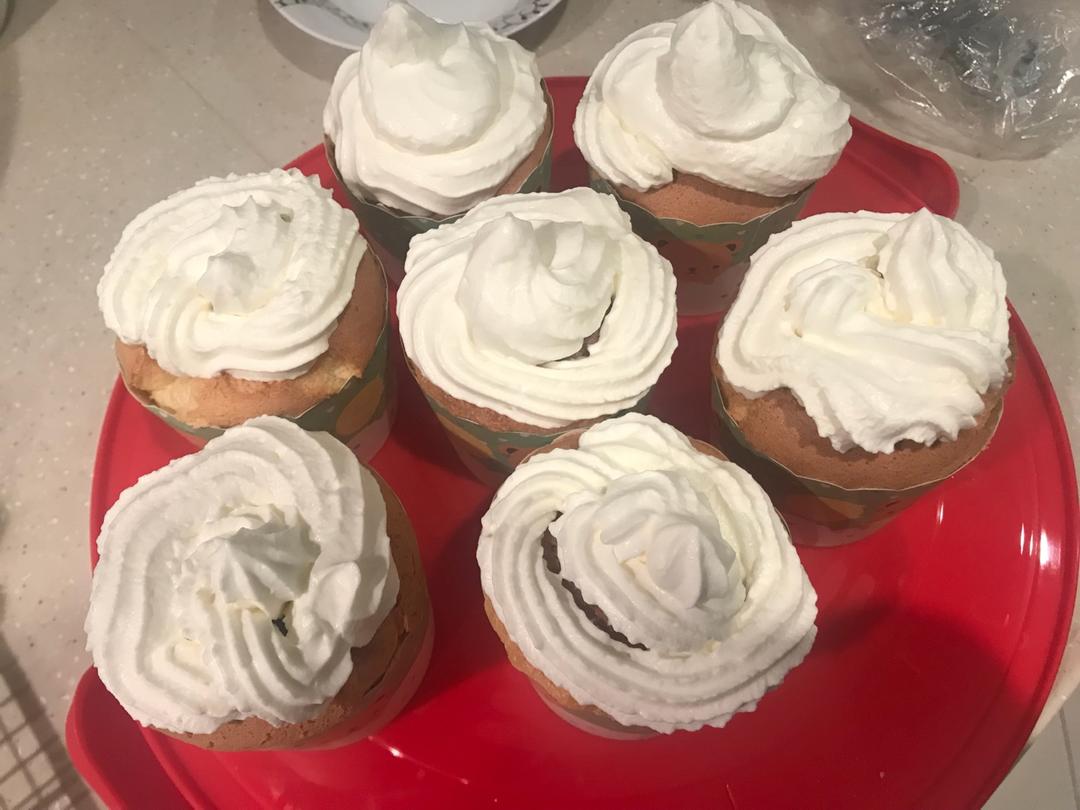 鲜奶油戚风杯子蛋糕（纸杯蛋糕）