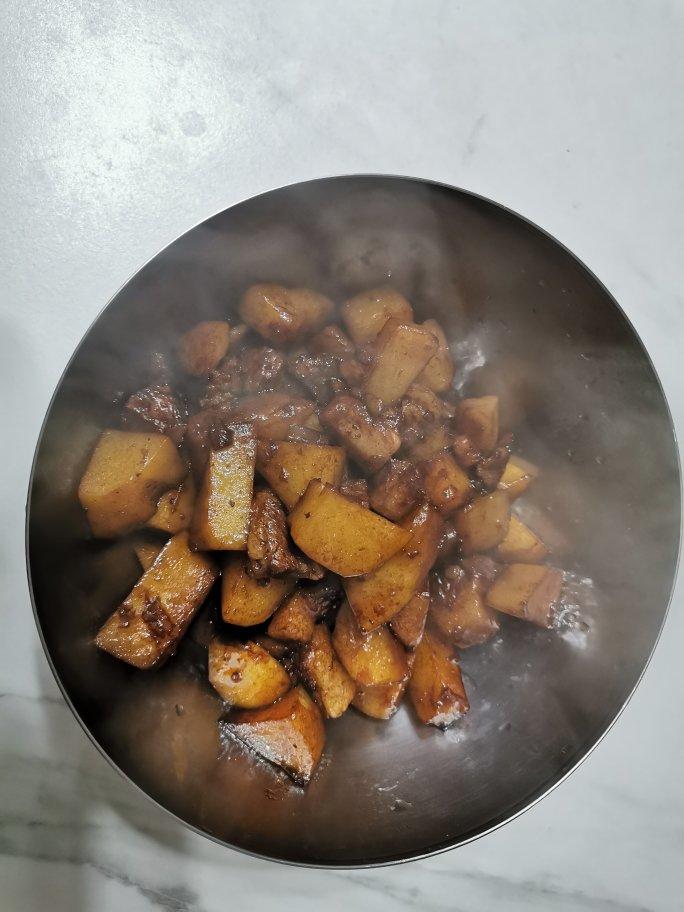 红烧肉炖土豆