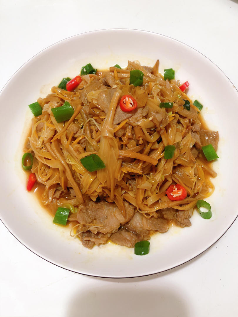 瑶遥宝贝做的黄花菜炒肉