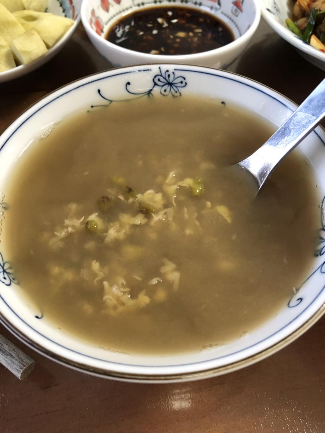 简易版本出沙绿色去皮绿豆汤