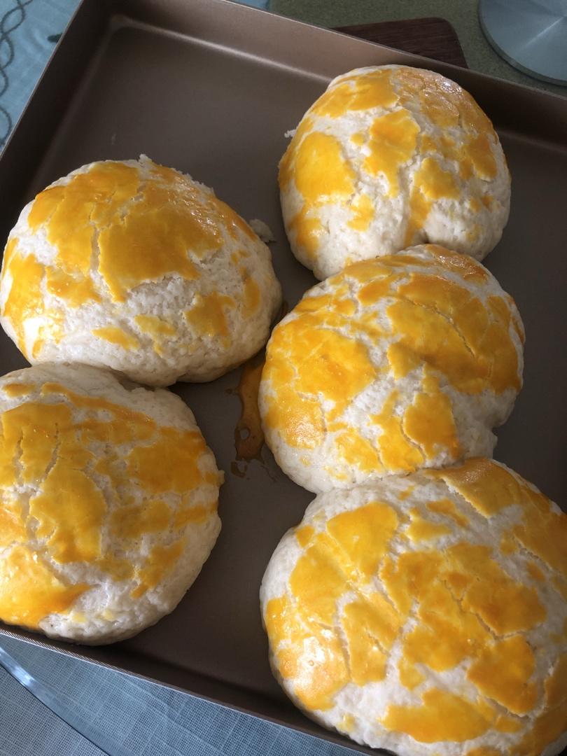 好吃到炸裂的港式菠萝包（附带制作酥皮的小视频）