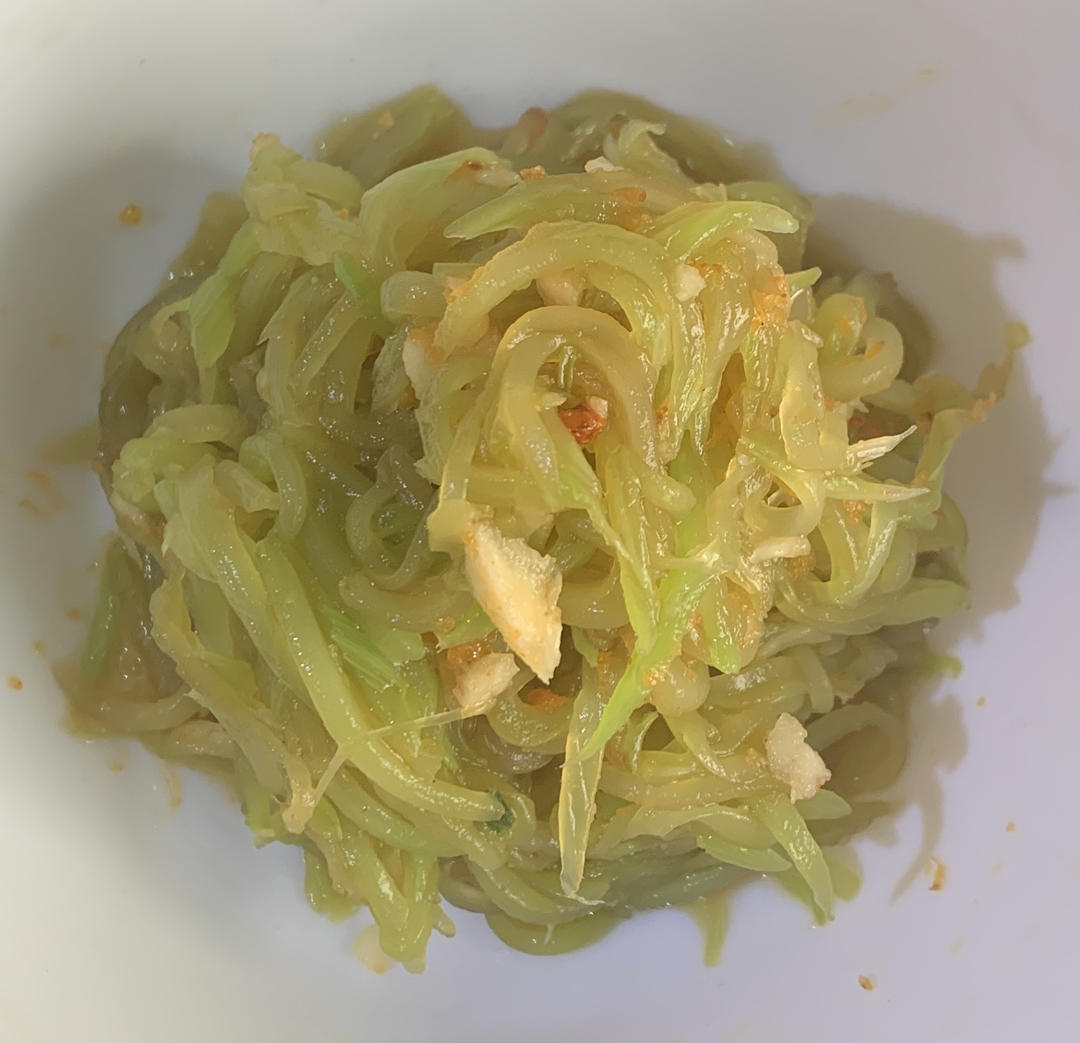 10分钟搞定的快手凉拌菜，清脆爽口的凉拌莴笋丝