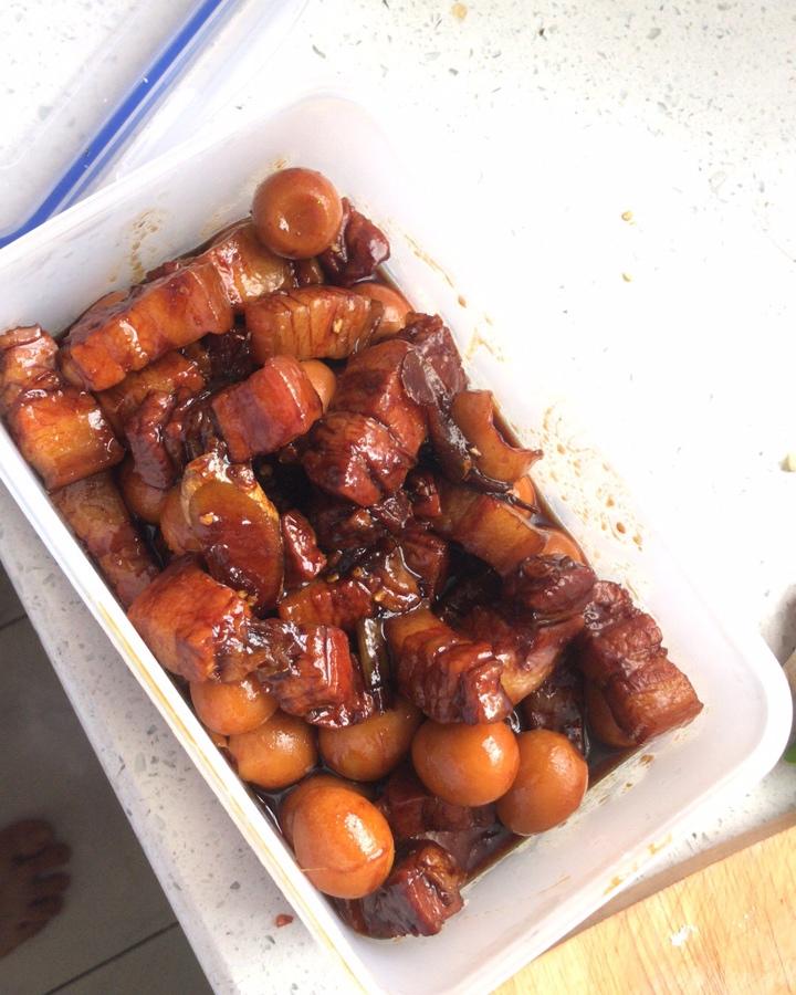 鹌鹑蛋红烧肉