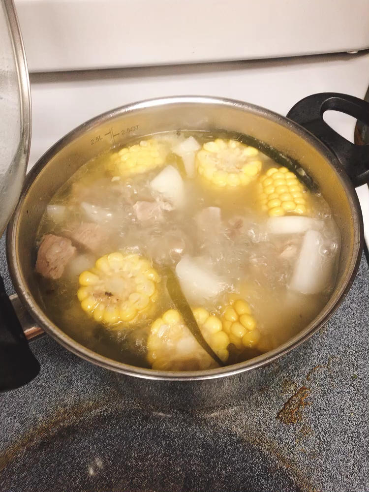 排骨玉米胡萝卜汤