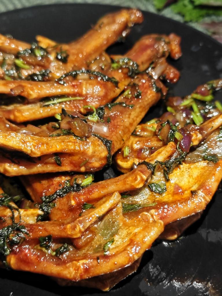 酱香紫苏鸭爪，解馋一绝