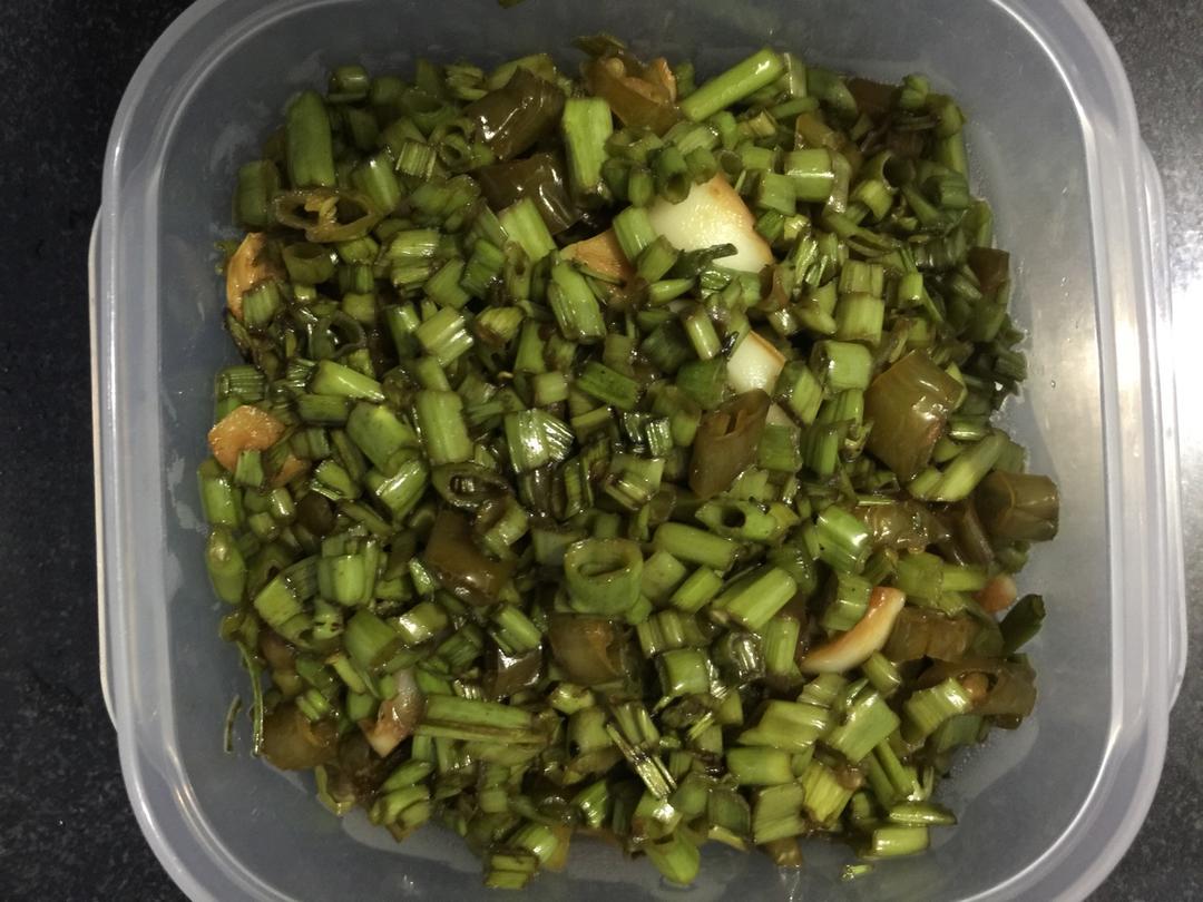 夏天连吃三大碗饭的秘密武器：酸辣空心菜梗