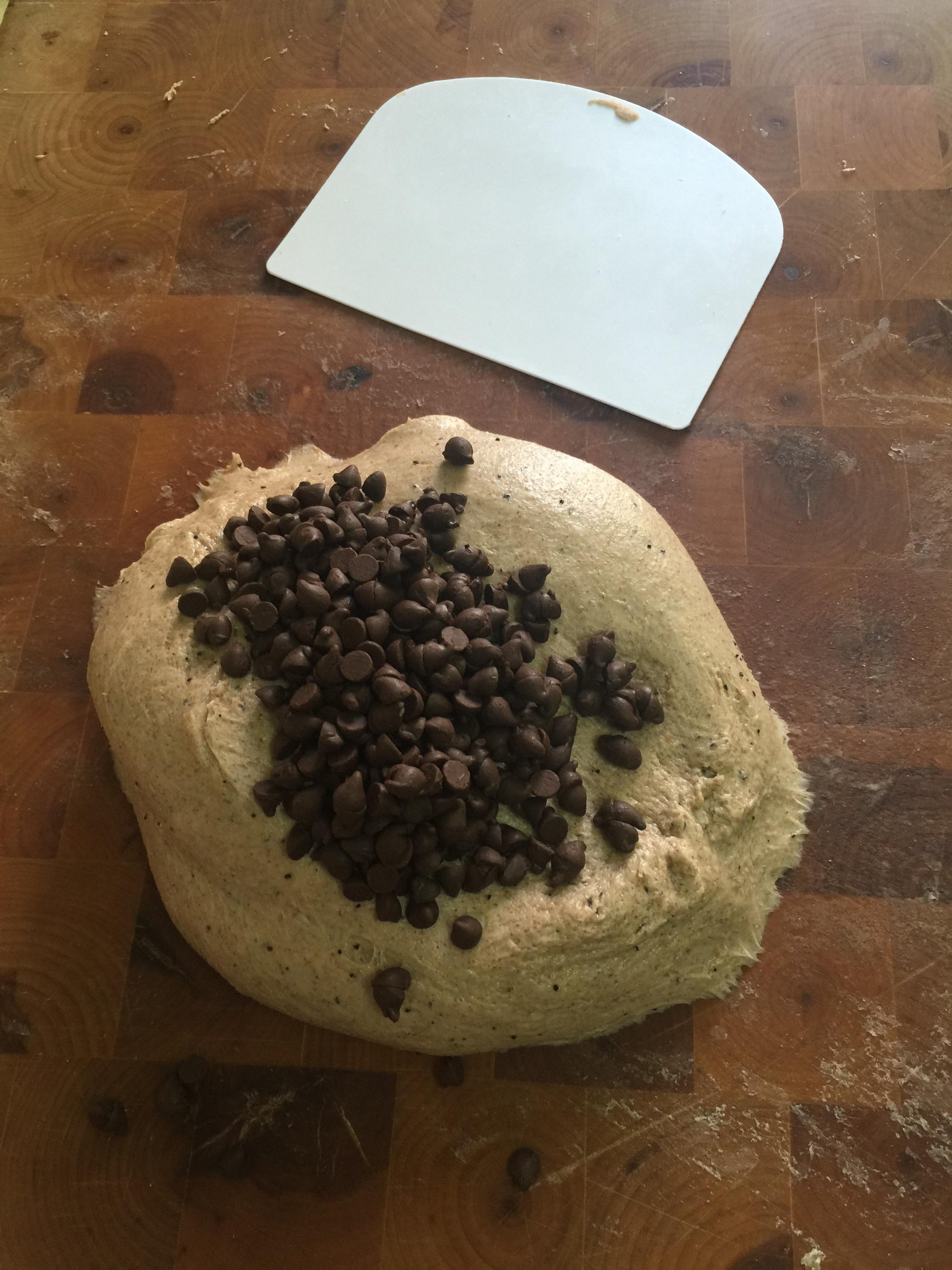 黑旋风（仿原麦山丘）Coffee flavored bread filled with chocolate chips,pine的做法 步骤8