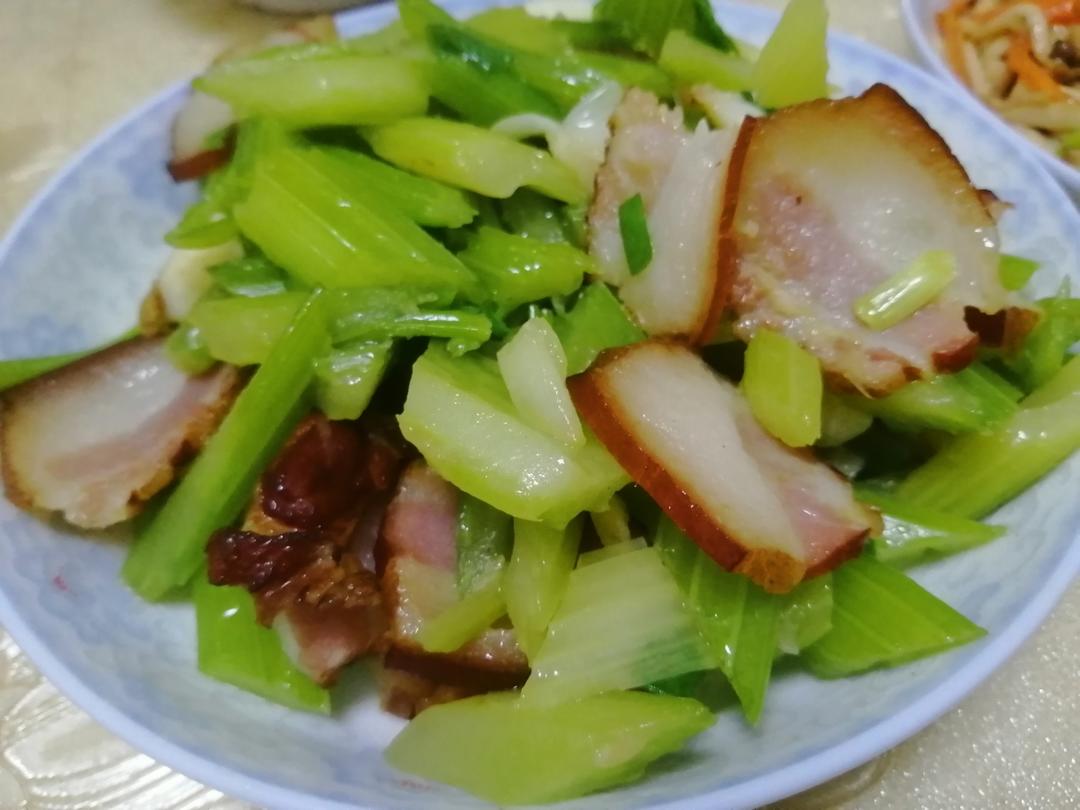 下饭芹菜炒肉