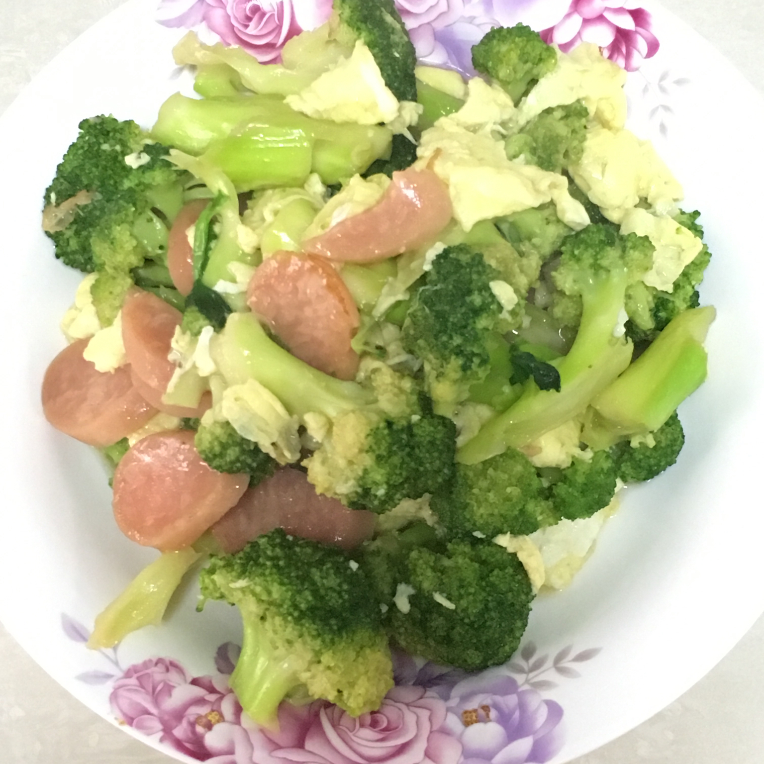 {☀快手晚餐☀}火腿肠滑蛋西兰花