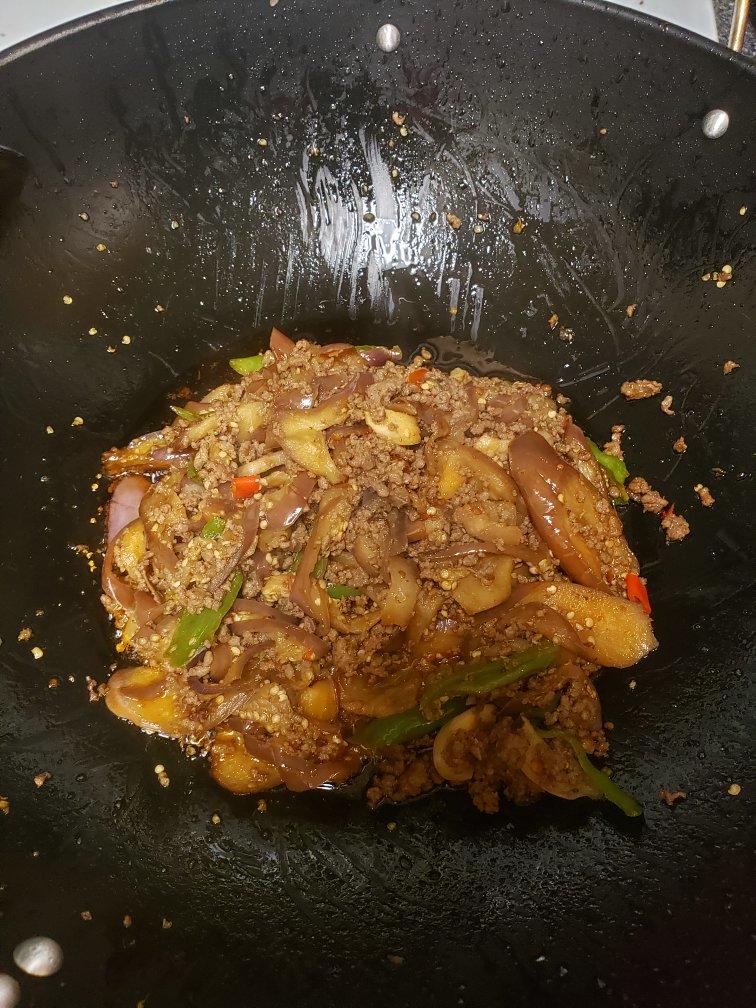 不用炸却能做出饭店那种“油焖茄子”的绝招