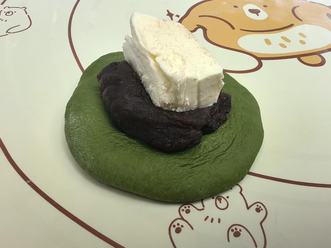 抹茶红豆花朵面包
