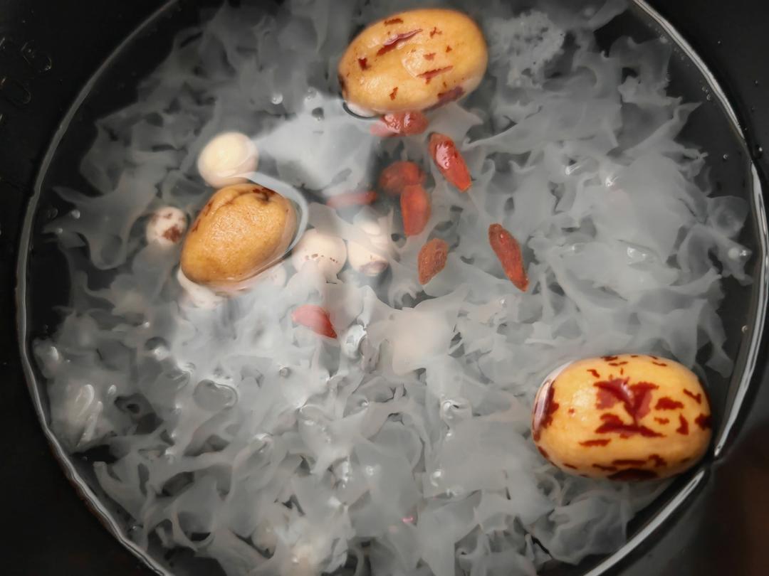 怎样煮出胶的银耳羹