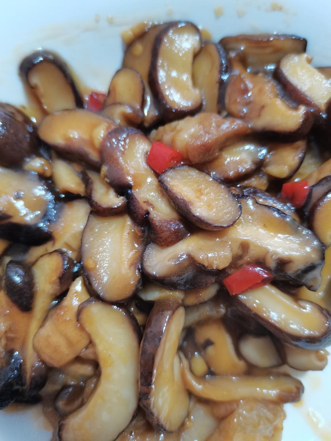 酱汁浓郁！超级下饭的家常菜肉末香菇