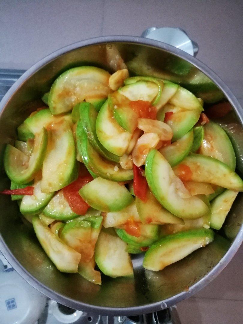 西红柿炒西葫芦