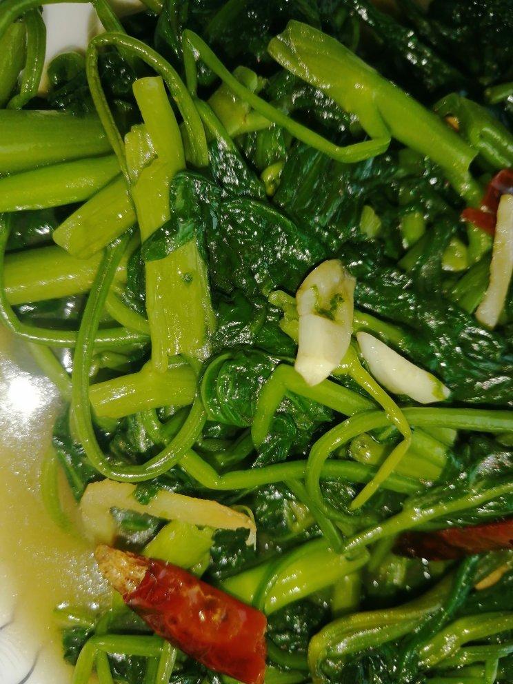 爆炒耗油空心菜