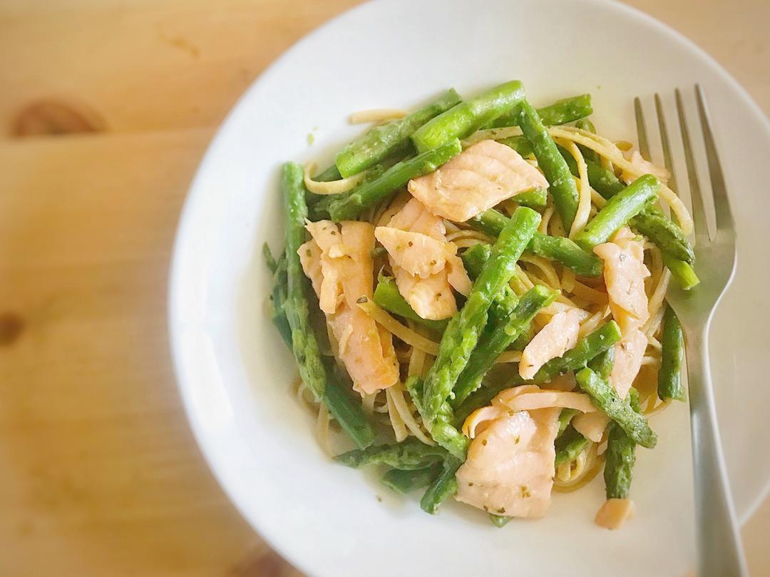 莳萝三文鱼芦笋意面