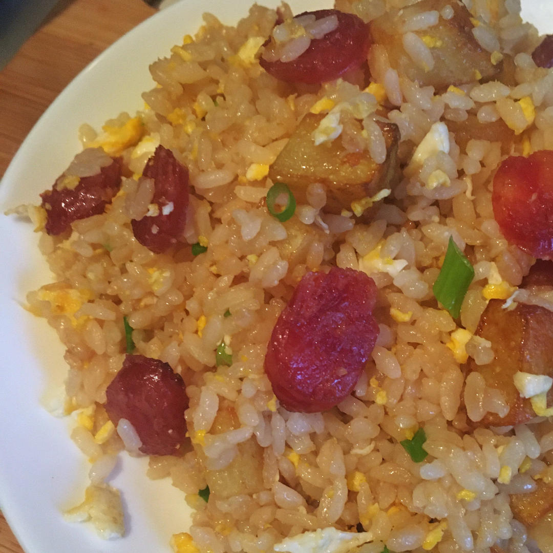 邻居抢着来我家吃土豆香肠炒饭，原来这么香！