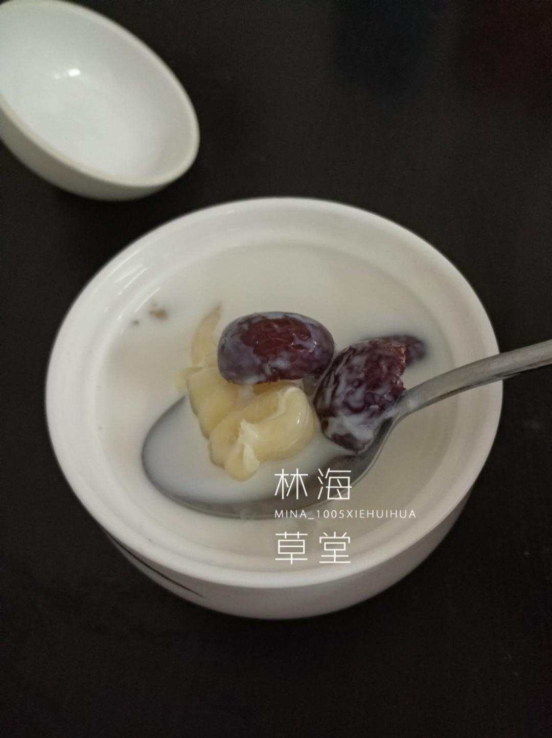 牛奶红枣炖花胶