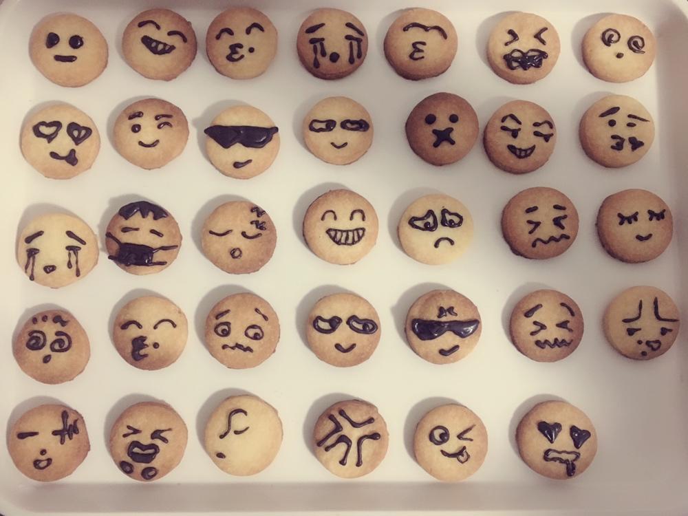 珍儿爱烘焙做的emoji表情包饼干